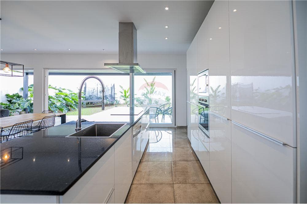 Residencia Minimalista y Nueva en Lambare, foto 4