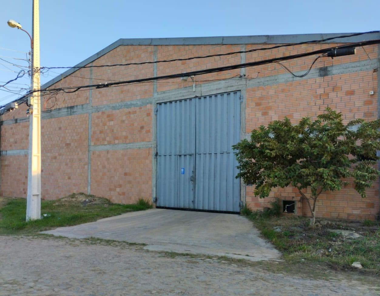 En Alquiler Amplio Depósito de 900 m2 libres en Mariano Roque Alonso A452, foto 2