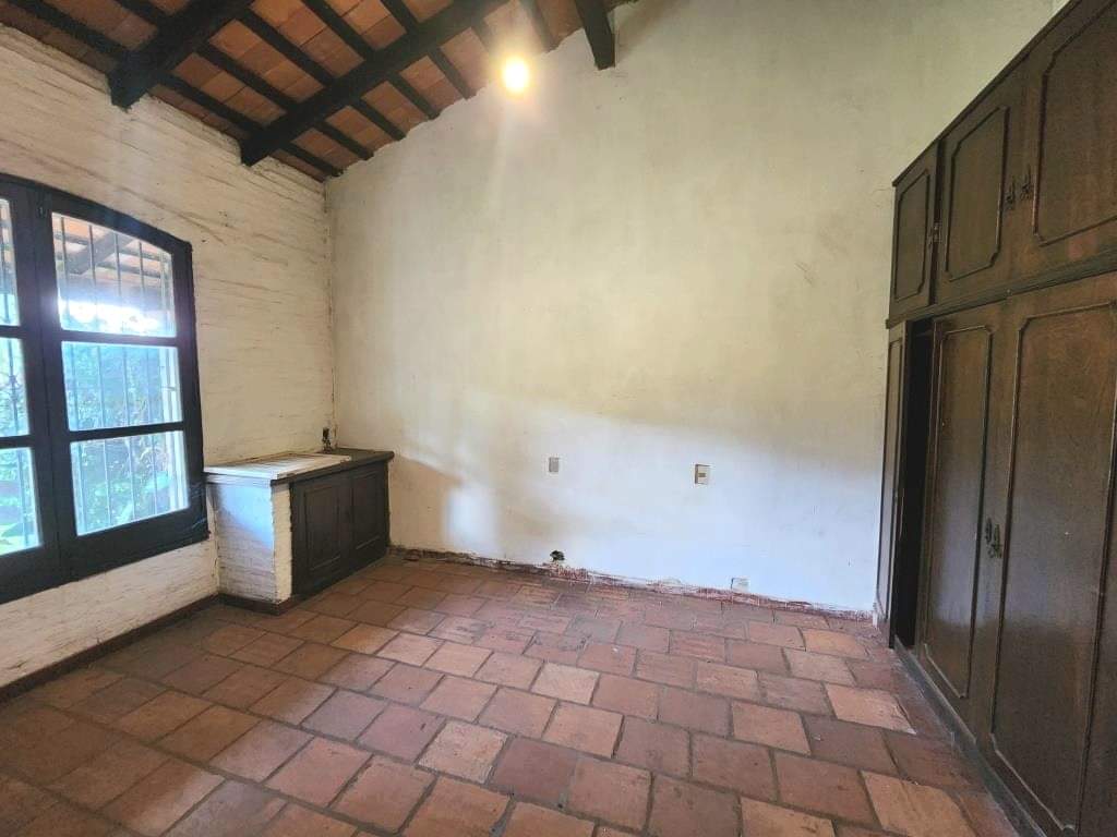 Amplia Casa Colonial Con Terreno De 1.158 M2 Zona Luque Aregua ‼️, foto 5