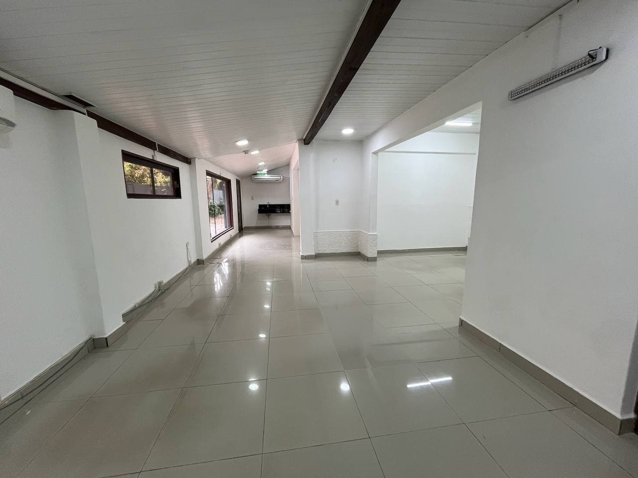 Salon comercial con est privado zona club centenario, foto 5