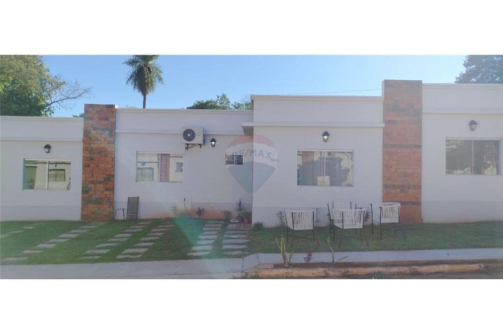 Casa en condominio seguro, isla bogado Luque