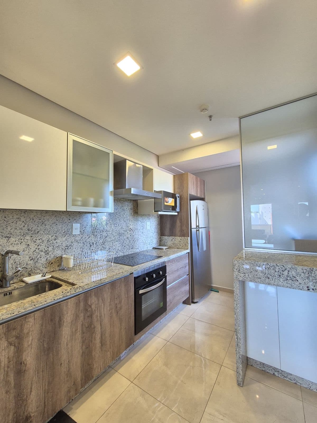 En alquiler departamento amoblado barrio Las Lomas — foto 4