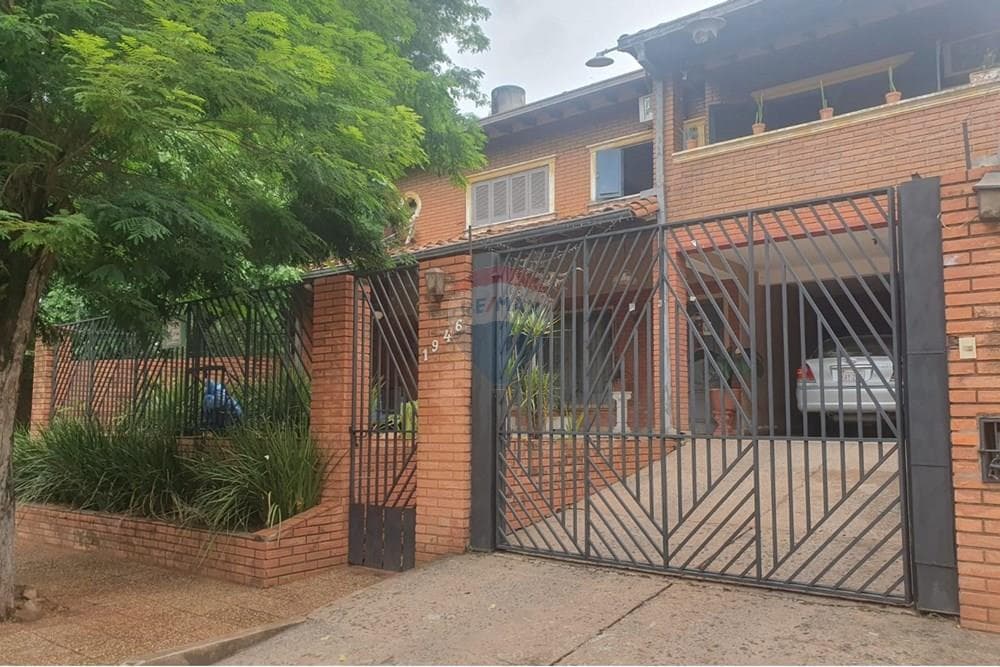 Casa de 3 Dormitorios con Piscina en Lambaré - A 2 Cuadras del Colegio SEK