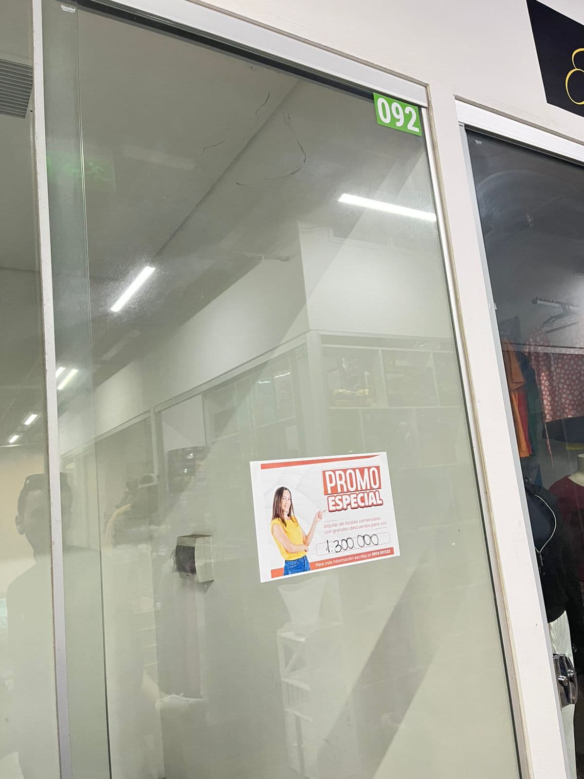 Salón Comercial En Galeria M4 (mercado 4) — foto 2