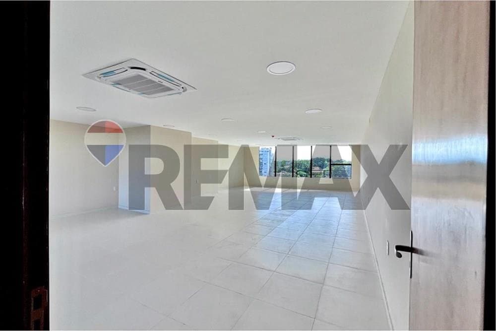 Amplias oficinas corporativas cerca del aeropuerto, foto 3