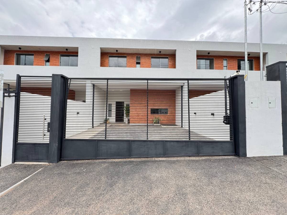 Vendo duplex de 3 dormitorios en Luque zona rakiura
