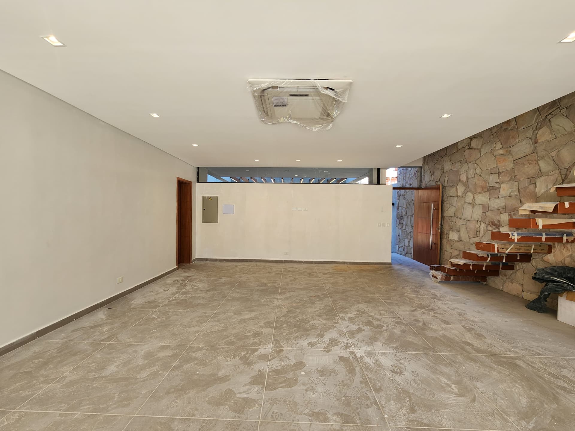 En alquiler - casa pareada de 3 suites barrio mburucuya, foto 2
