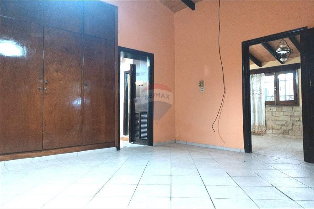 Oportunidad de Inversión en Esquina – Luque, Cuarto Barrio, foto 2