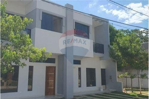 En venta duplex en barrio cerrado arapoty!
