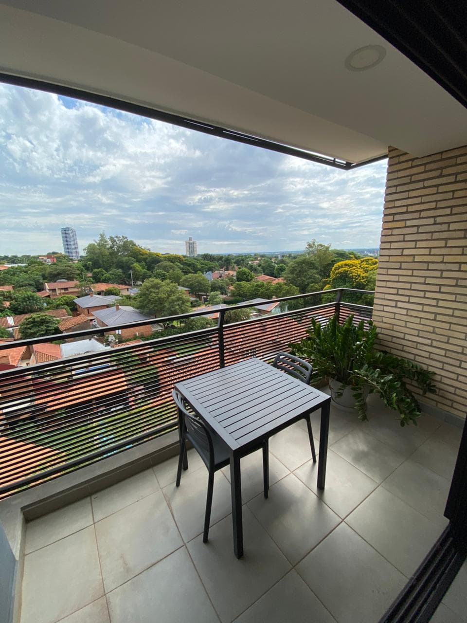 Departamento Amoblado de 2 Dormitorios en el Barrio Mburucuya-LAP7870676, foto 2