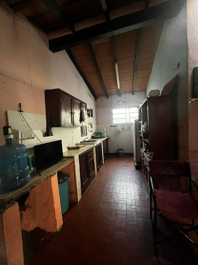 En venta – Casa tipo chalet en Barrio Jara, frente a Plaza Acosta Ñu, foto 3