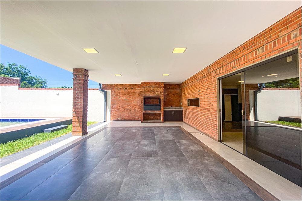 En venta amplia casa con piscina en Villa Elisa, foto 5