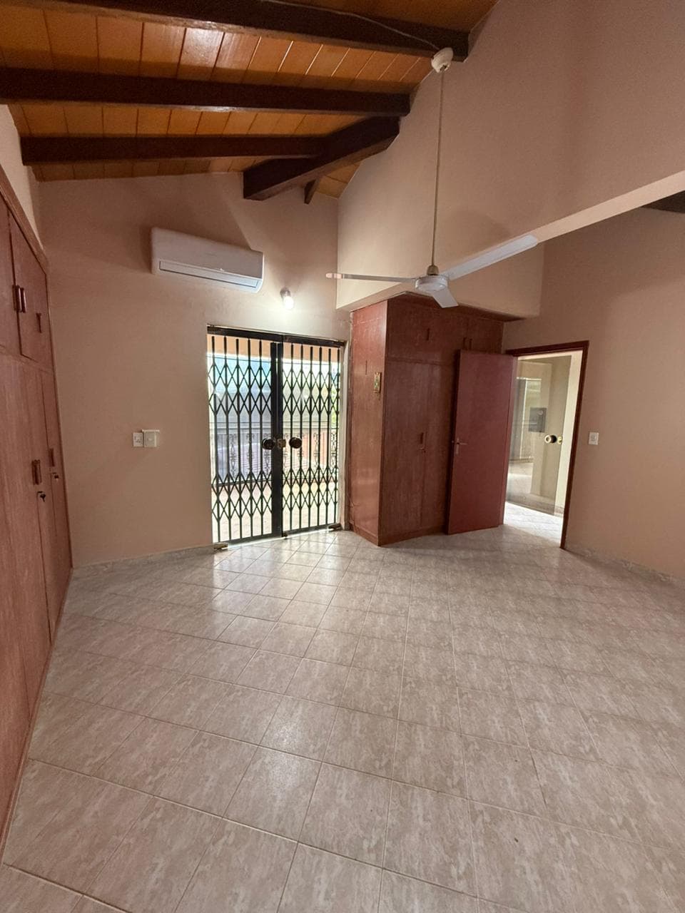 Alquilo Departamento en Lambaré Barrio Valle Apua- Central
