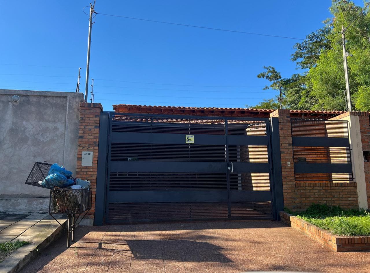 Alquilo Duplex en Lambare, zona Colegio SEK