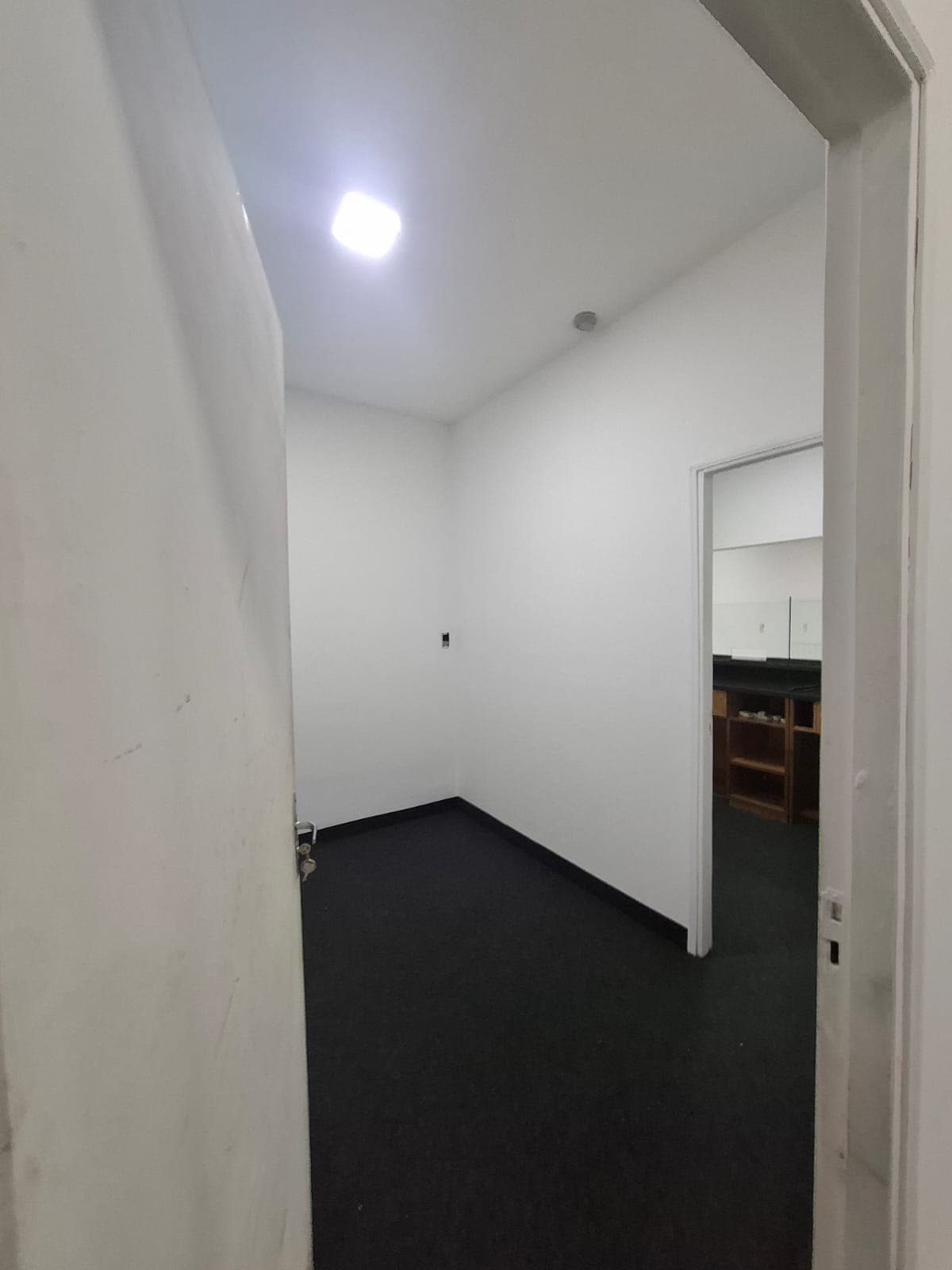 Salón comercial de 2 pisos en el centro de San Lorenzo, foto 3