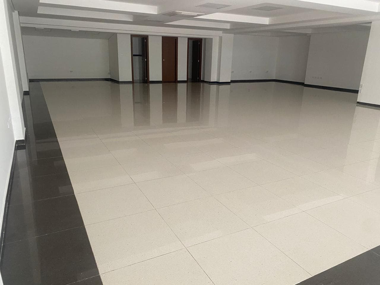 Salon comercial en Ciudad del Este km 4 — foto 2