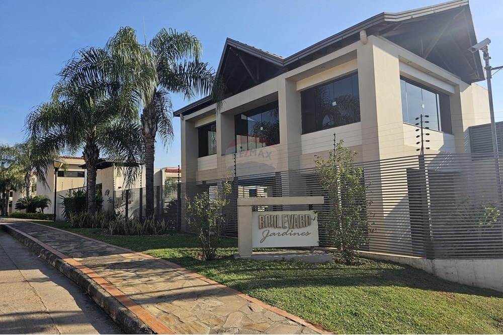Venta casa con piscina boulevard jardines - Luque