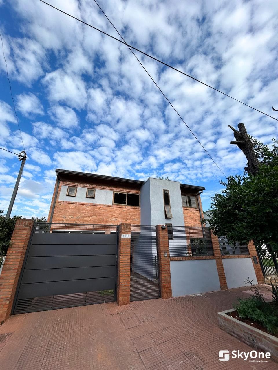 Alquilo amplia casa para vivienda u oficina en asuncion
