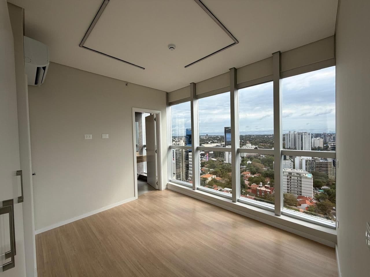 Departamento de 2 habitaciones con cochera en en edificio Petra Tower, foto 4