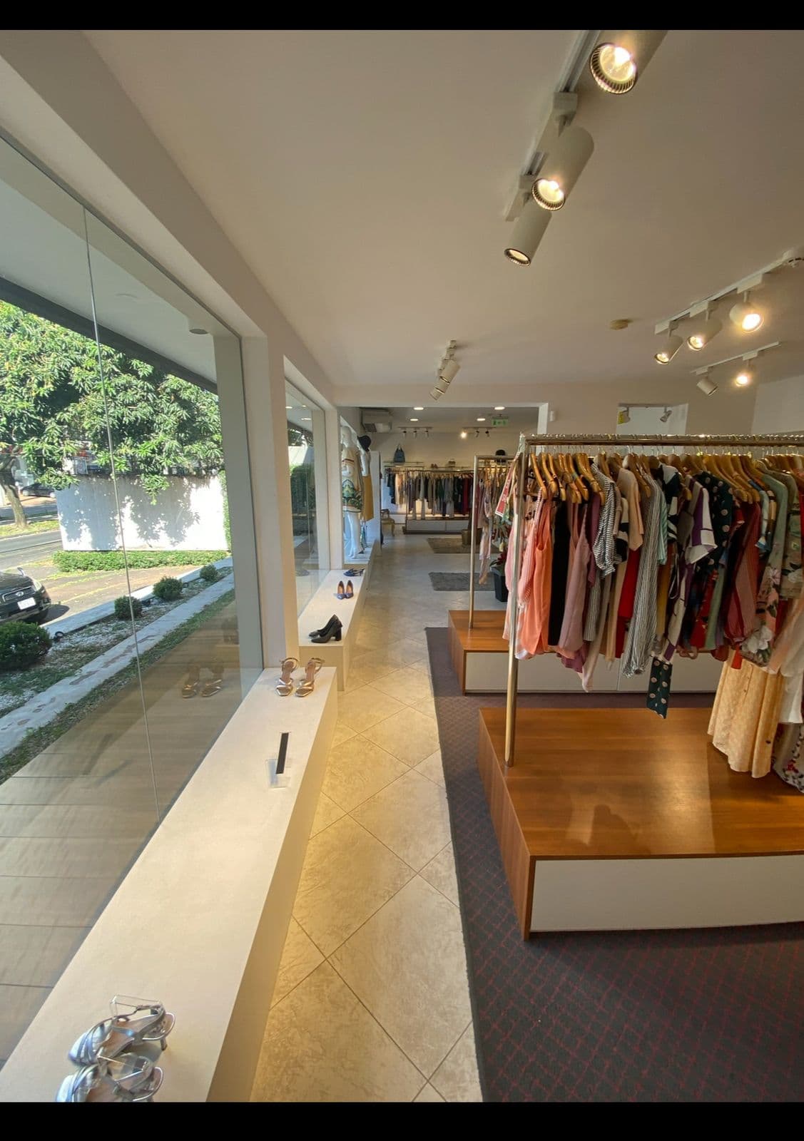 En alquiler amplio salon comercial sobre av boggiani, foto 3
