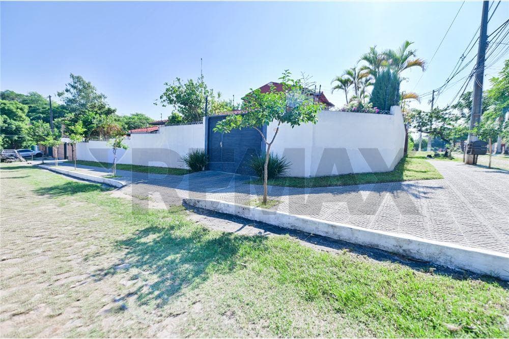 En venta - casa de 3 dormitorios en Lambaré