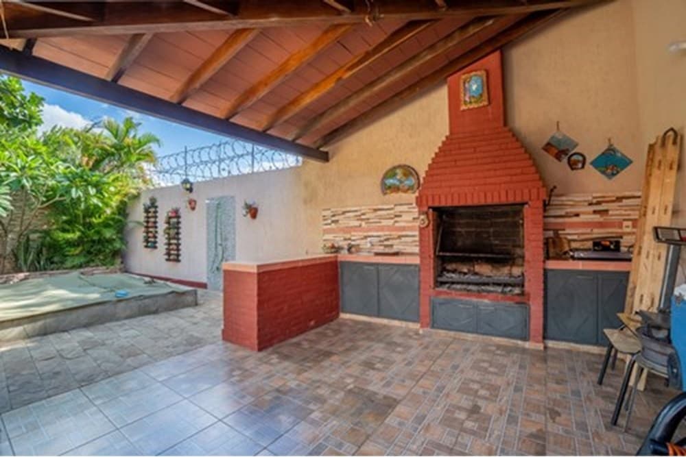 En venta casa con piscina en Luque laurelty j.a, foto 5