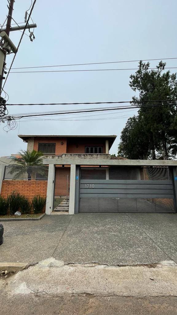 Alquiler de casa en barrio Villa Morra