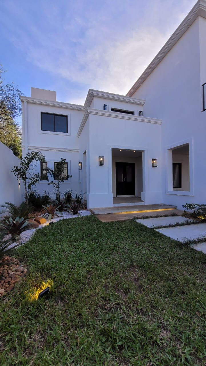 Lujosa residencia estilo toscano en venta en Asunción
