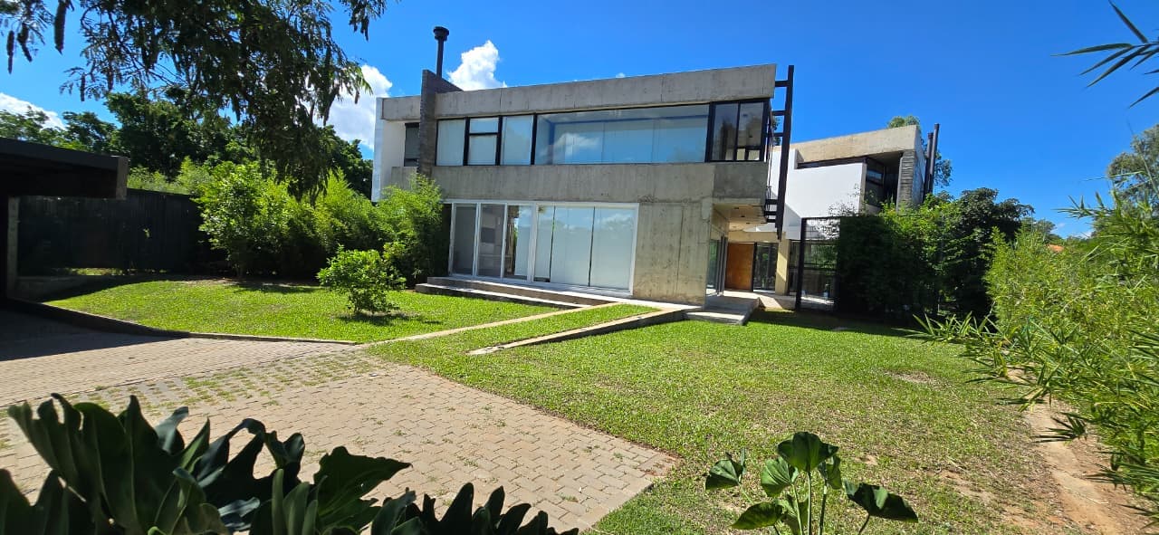 EN VENTA Residencia Estilo Contemporaneo sobre Lago Ypacaraí — foto 4