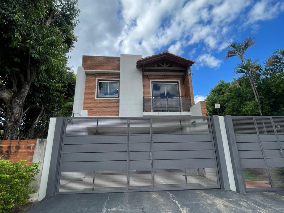 Alquilo duplex en barrio mburucuyá