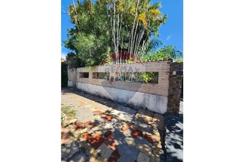Vendo terreno en los laureles