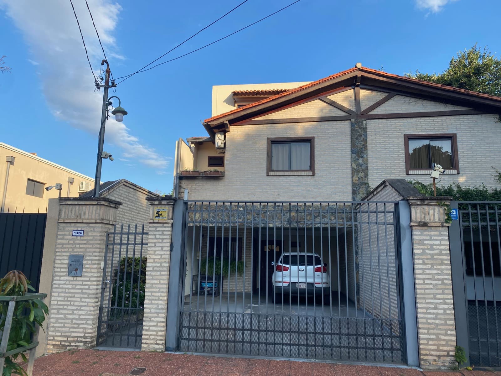 Duplex con Gran Patio en Bo. Mburucuyá/MdmeLynch, foto 1