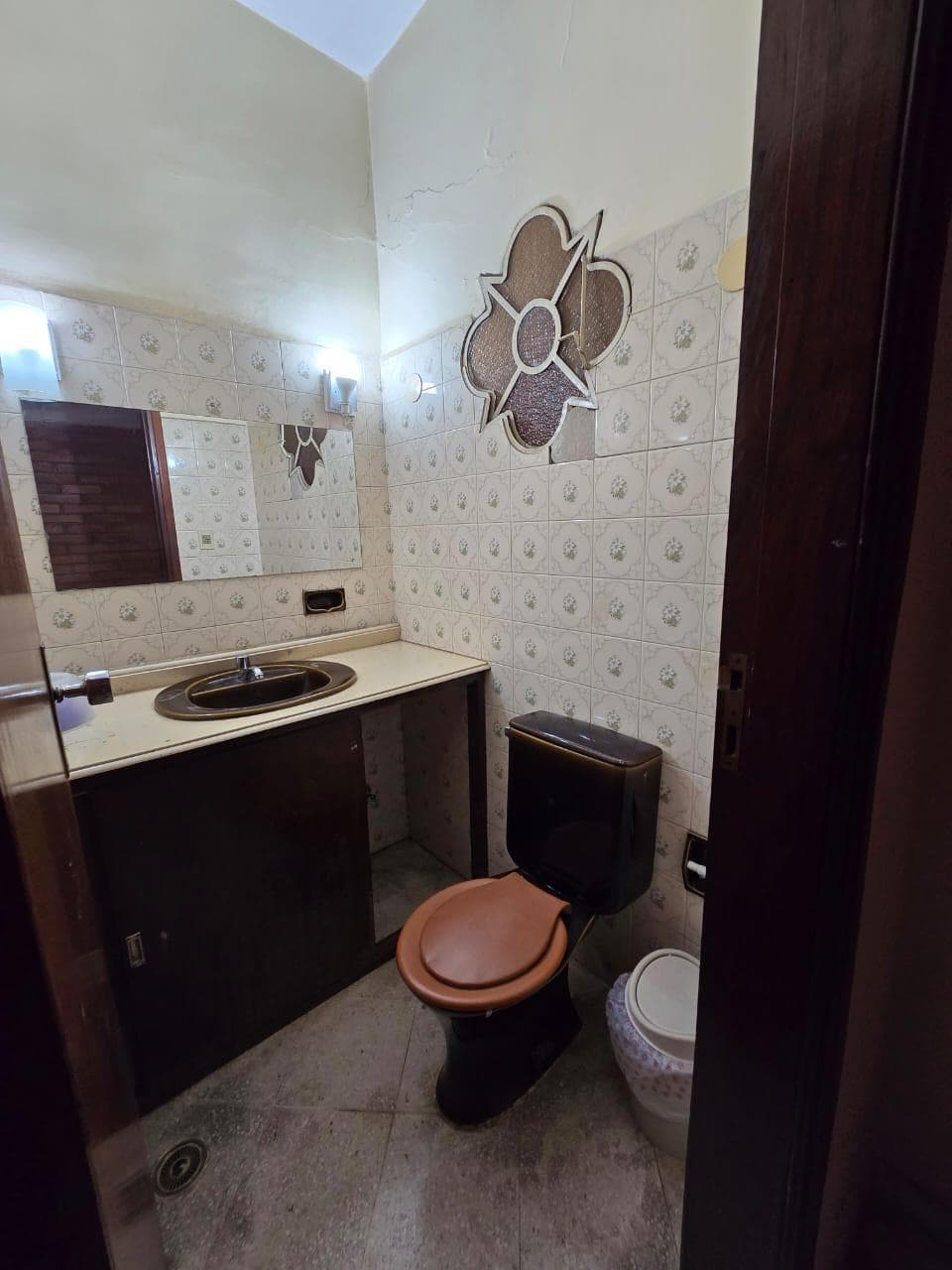 AMPLIA CASA con solida construccion y excelente ubicacion, foto 4