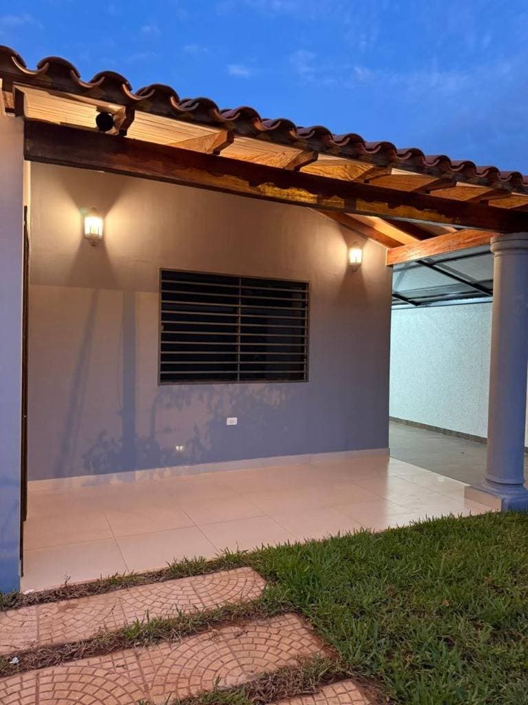 Casa en Venta en Luque, Barrio Primvera, cerca del Palacio de Justicia, foto 3