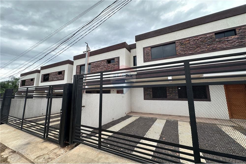En Venta Dúplex Luque, foto 2