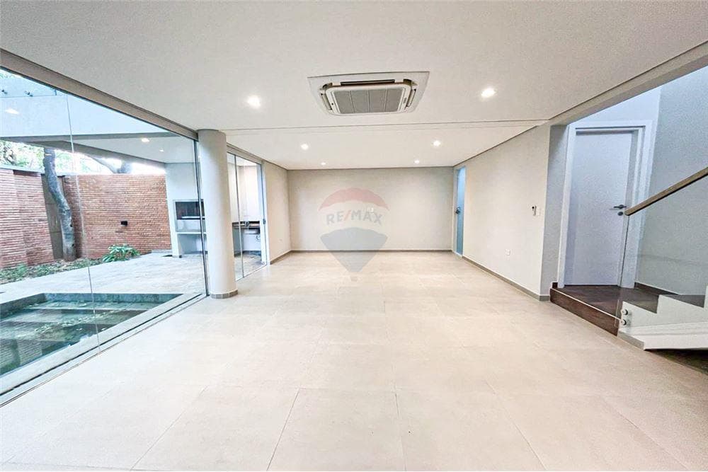 En venta amplio duplex con piscina - villa adela, foto 4