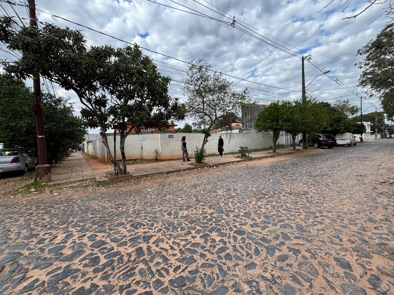 casa a demoler o refaccionar en Barrio Los Laureles, foto 2