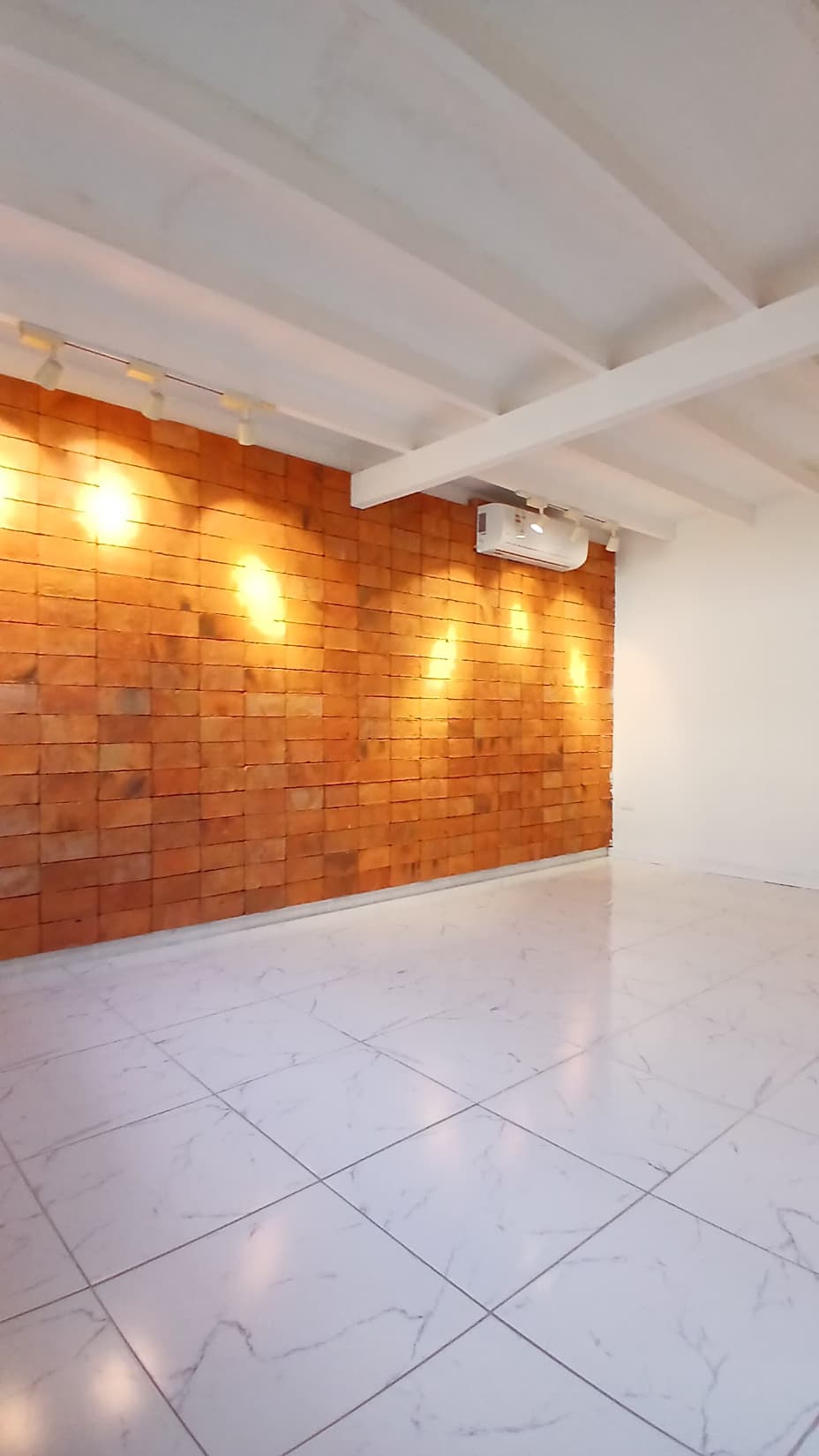 Hermosa casa de una planta en los laureles, foto 2