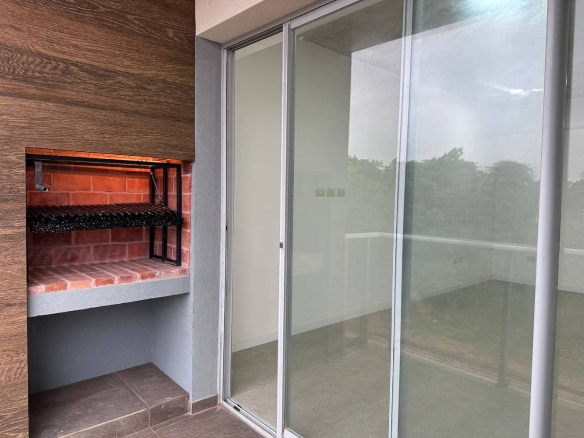 Departamento de dos dormitorio en edificio terrazas de laurelty, Luque, foto 4