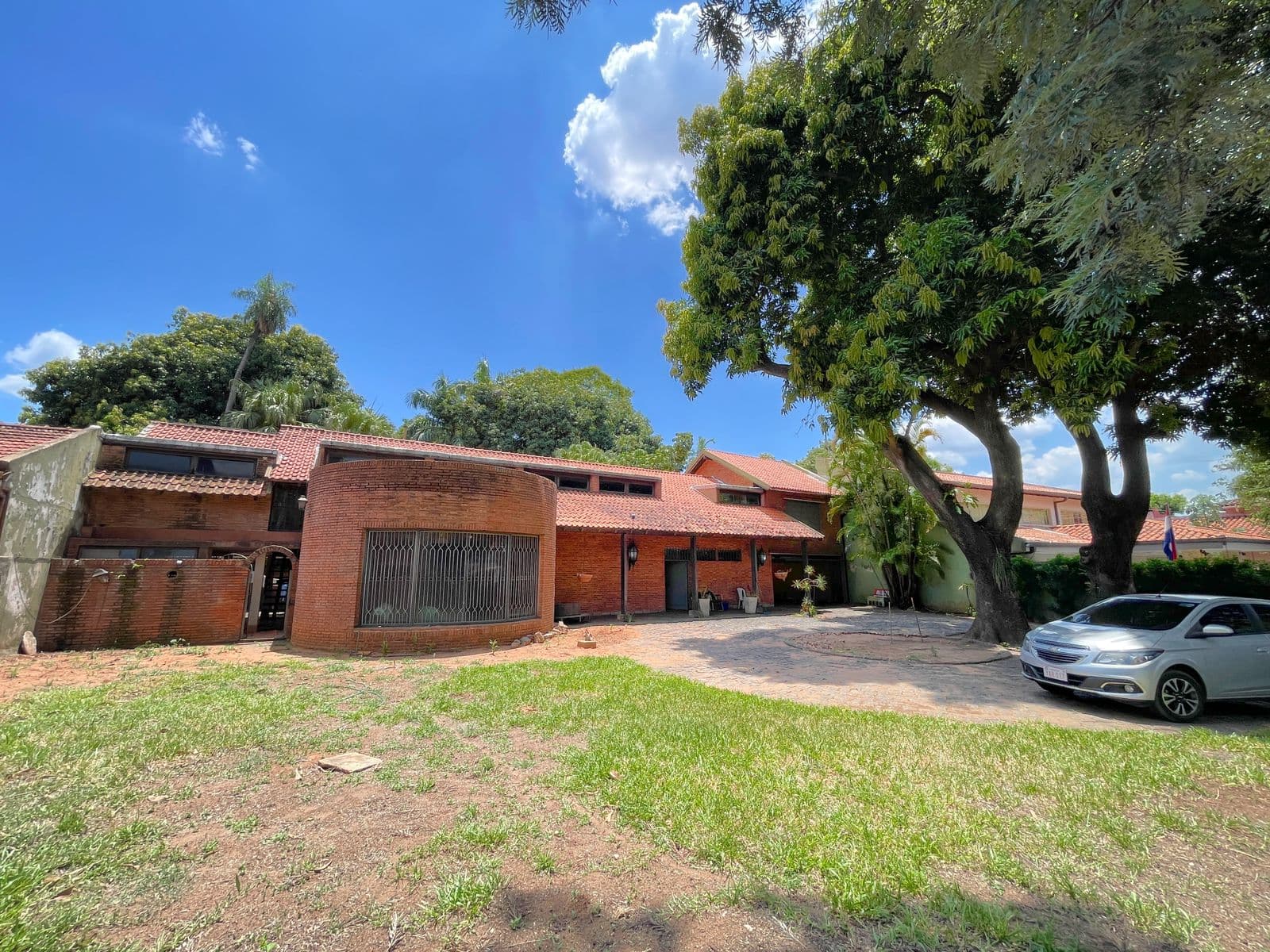 Amplia propiedad estilo colonial en Asunción en alquiler — foto 5