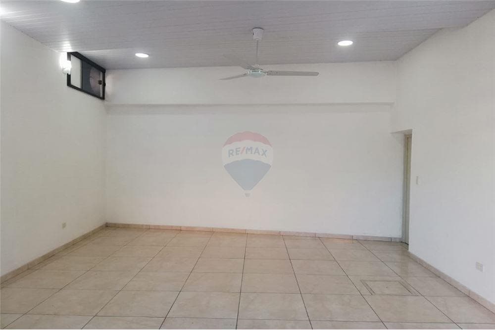 Salon comercial sobre la avenida fernando!! — foto 2