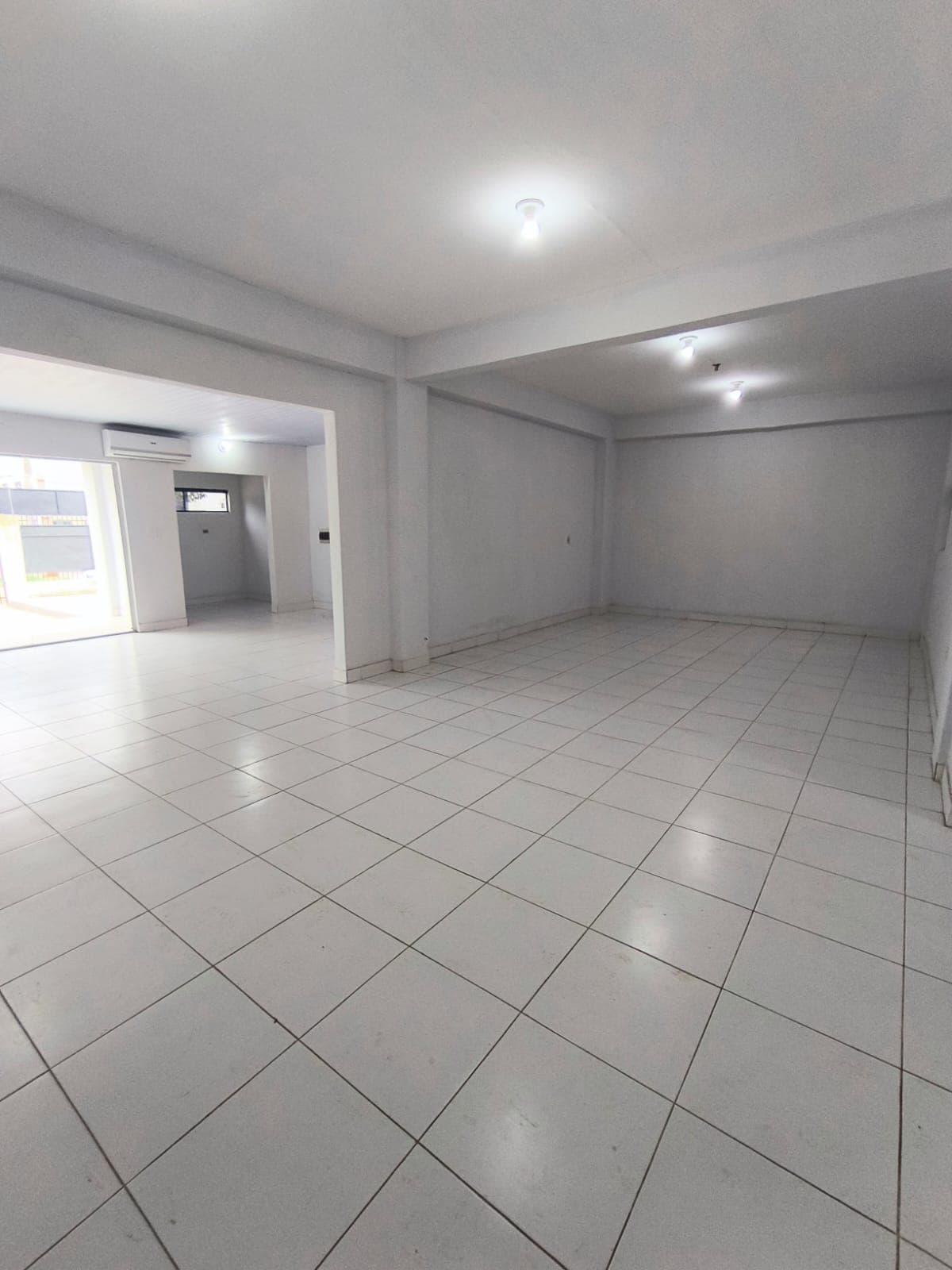 Edificio de 2 Pisos en Luque Maka'i 394 M2, foto 3