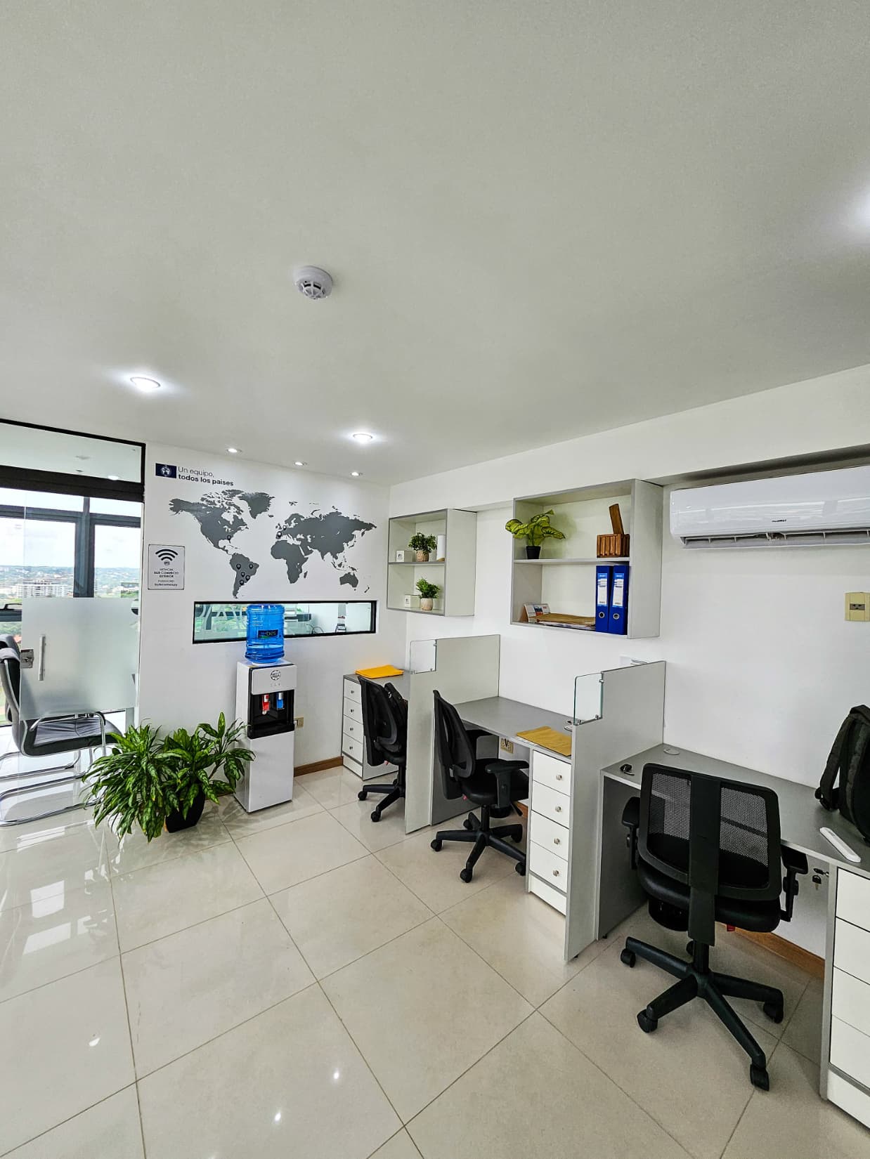 Hermosa Oficina Amoblada y Equipada. Zona Eje Corporativo, foto 3