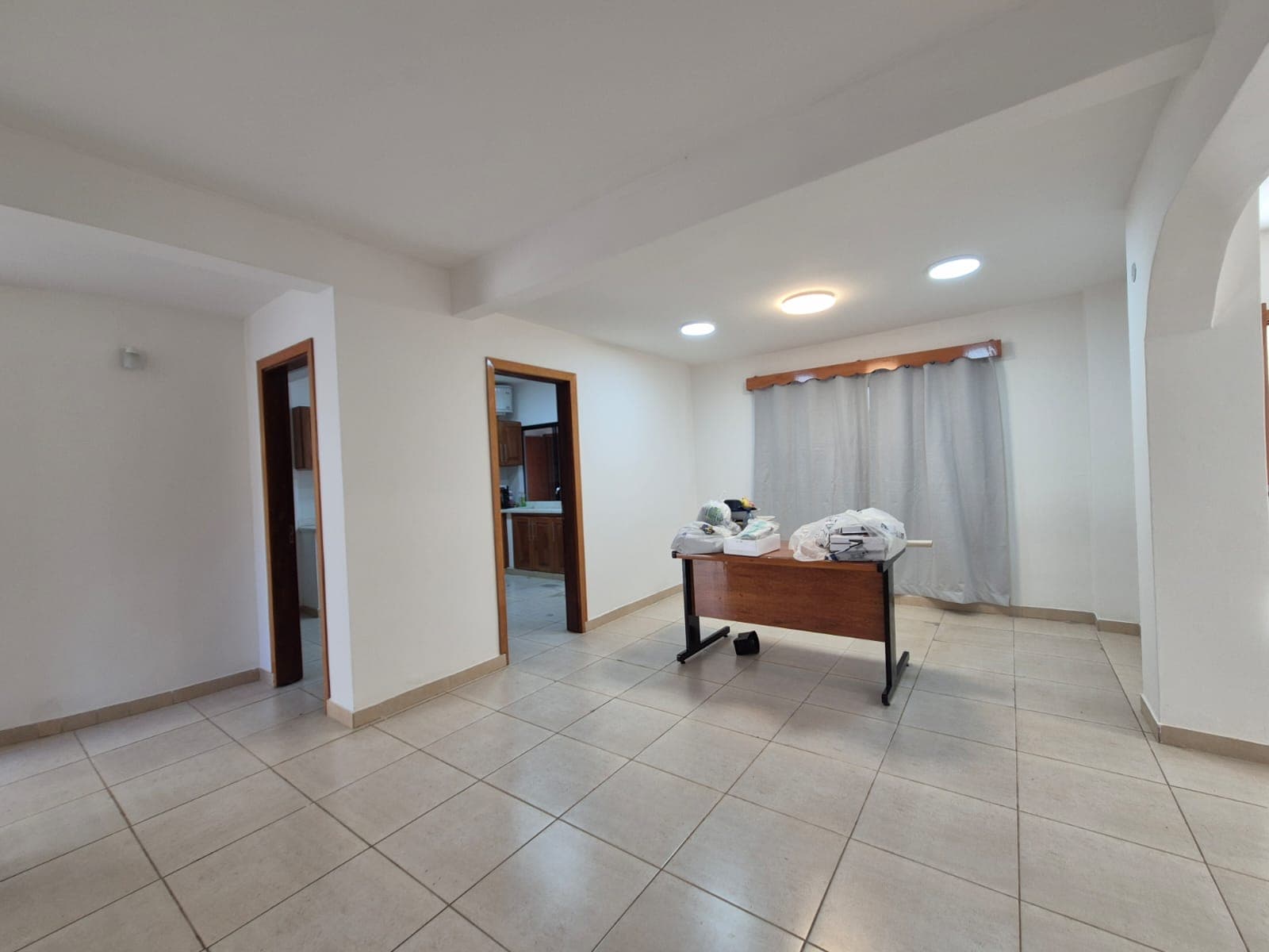 De casa zona mburucuya, idial para oficina — foto 2