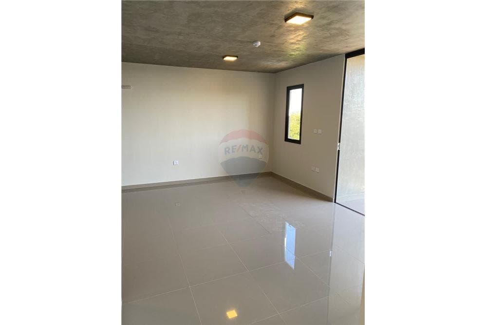 Hermoso departamento en Luque, foto 3