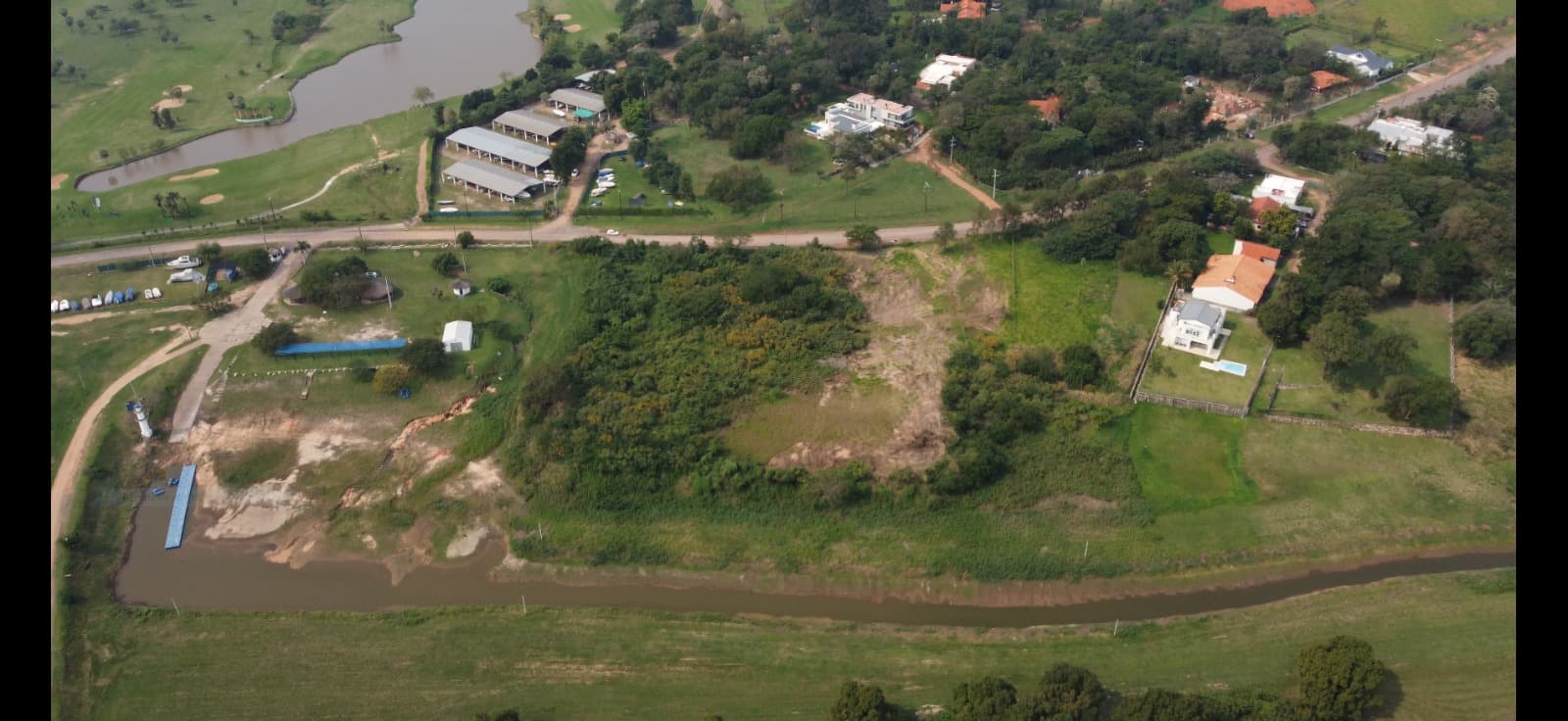 En venta importante terreno en barrio cerrado surubi´i