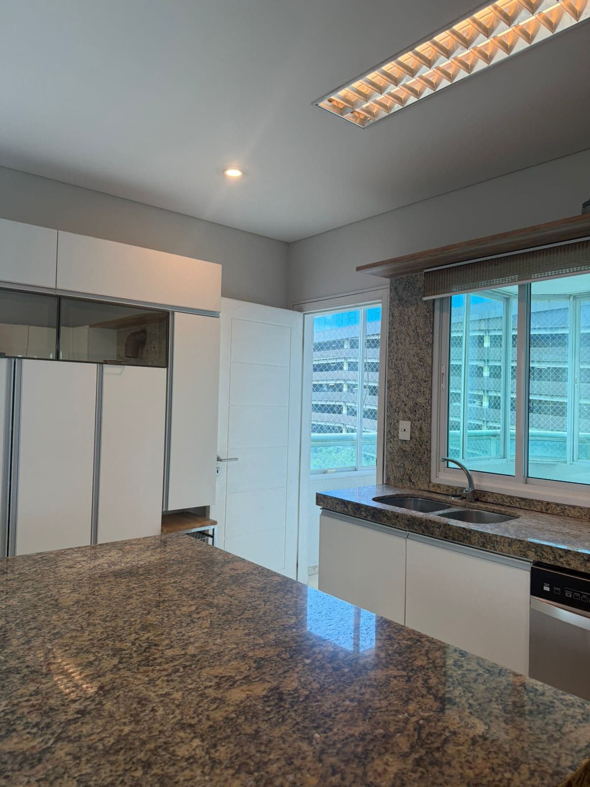 3100 USD - Amplio Depto. + (2 cocheras) En Edificio Martinica - Zona La Galeria, foto 4
