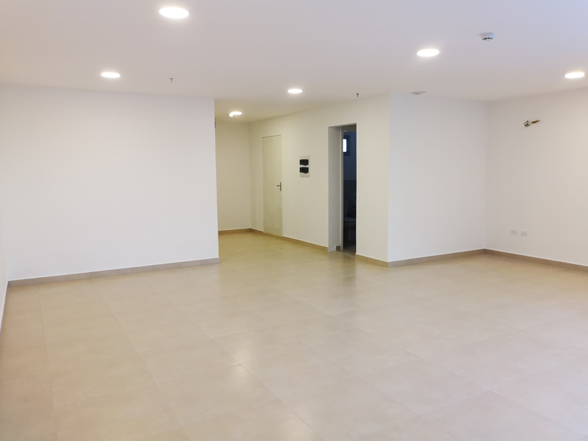 Luminosa Oficina De 69m2 En Imponente Edificio, Ideal Para Invertir, foto 3
