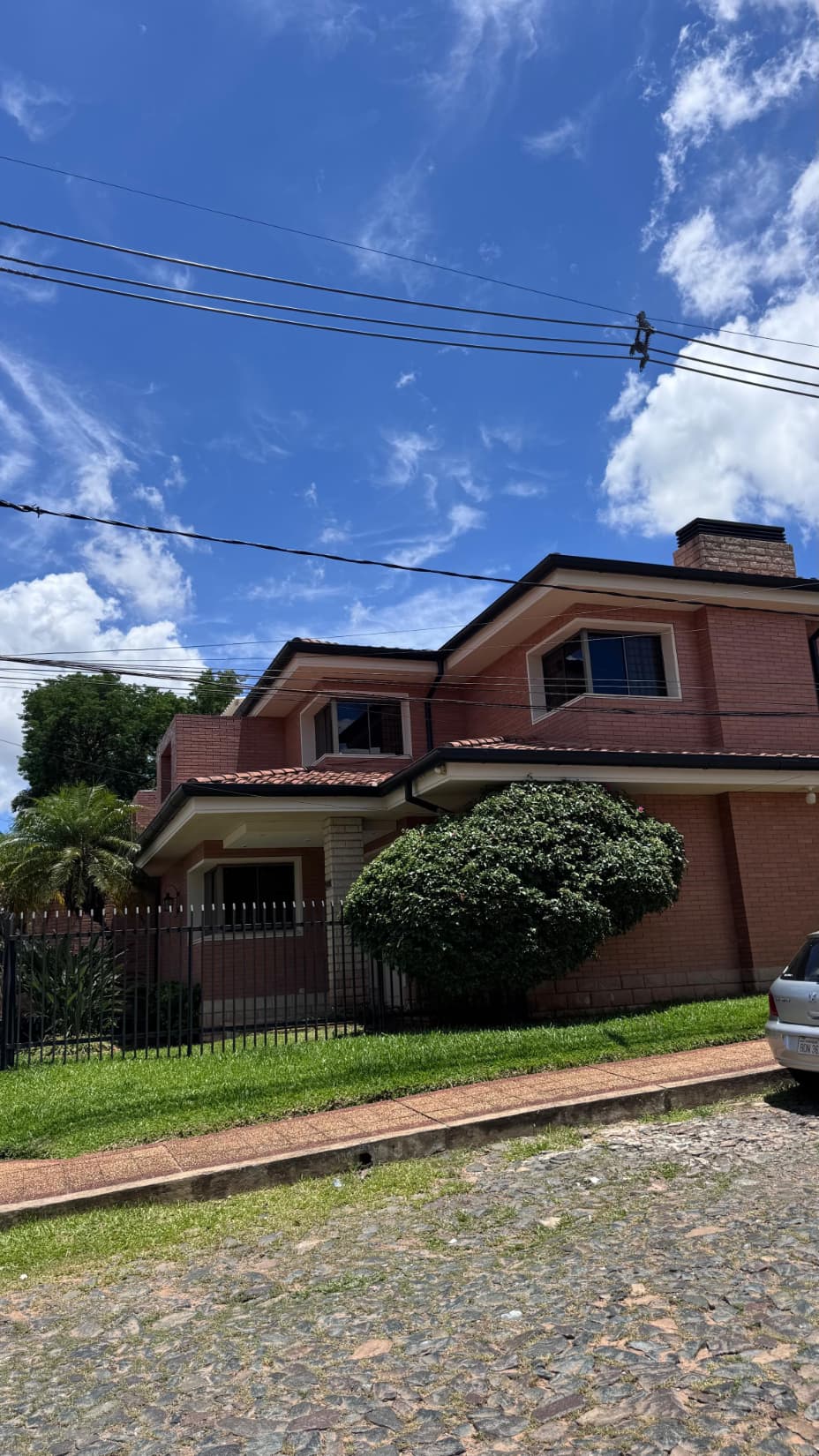 Vendo residencia en esquina, zona curda: