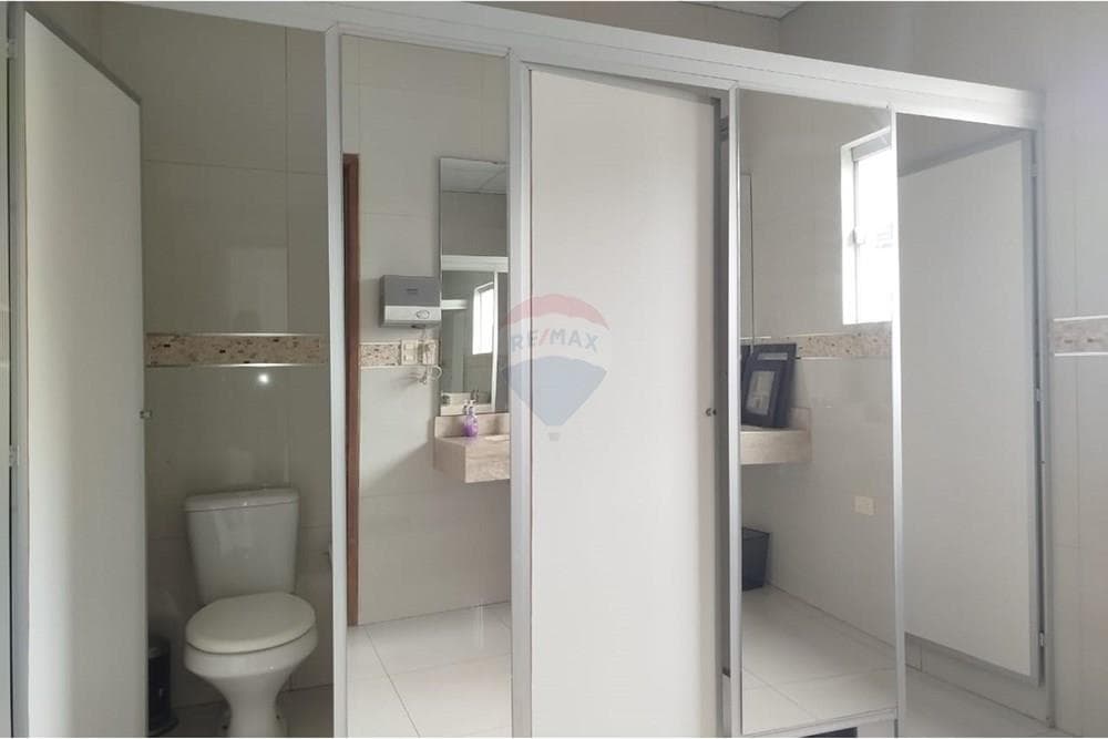 edificio de 3 niveles, foto 3